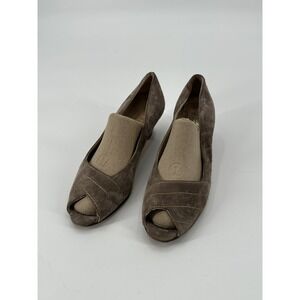 Salvatore Ferragamo Brown‎ Suede Pumps Women's Size 6AA Heels